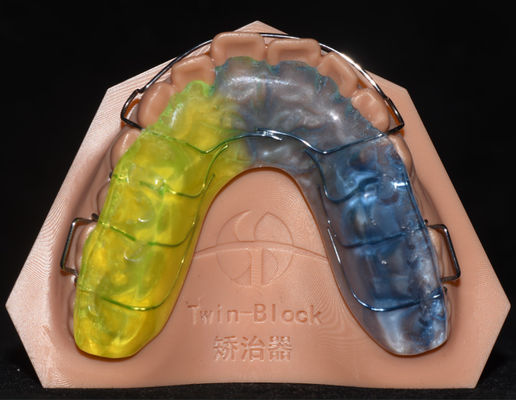 Zwillingsblöckeneinrichtung Orthodontische Einrichtung zur Korrektur von Malakklusionen